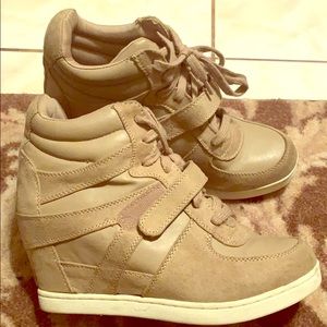 Heeled sneakers